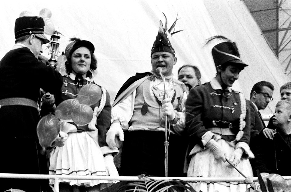 Prins Carnaval van Beneden Leeuwen op de Hiswa in de RAI te Amsterdam, Bestanddeelnr 914-9978