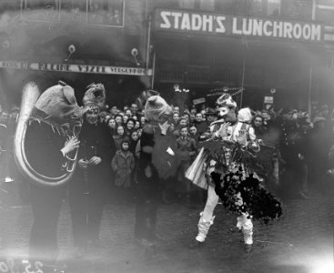 Prins Carnaval in gesprek. Bergen op Zoom vergeeld, Bestanddeelnr 902-5801