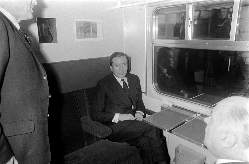 Prins Claus bezoekt Nederlandse Spoorwegen , onder andere het Spoorwegmuseum te , Bestanddeelnr 922-9904