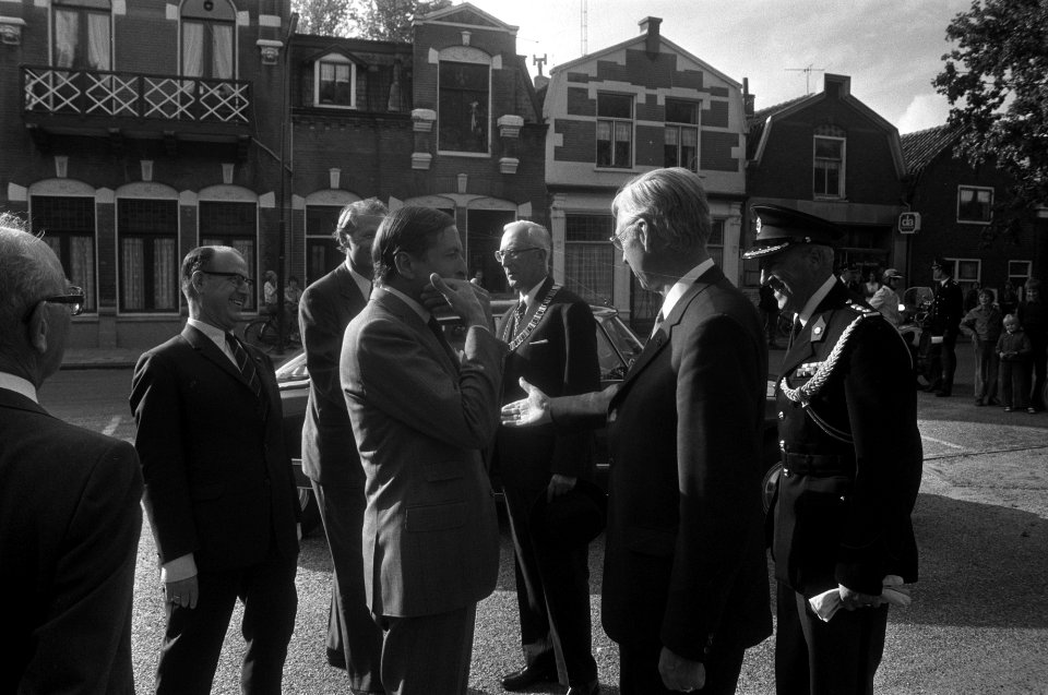 Prins Claus bij gerestaureerd Schaep en Burgh in s-Graveland, nieuw onderkomen, Bestanddeelnr 928-1810
