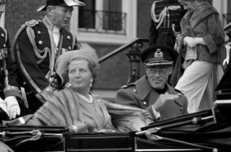 Prins Bernhard tijdens uitspreken troonrede, Koningin Juliana en Prins Bernhard , Bestanddeelnr 911-6110