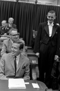 Prins Claus bij commissievergadering RO in Tweede Kamer Prins Claus in Tweede Ka, Bestanddeelnr 920-6232
