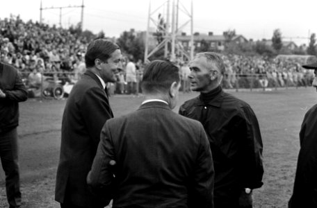 Prins Claus bij spelers van de California Stags, Bestanddeelnr 922-5655
