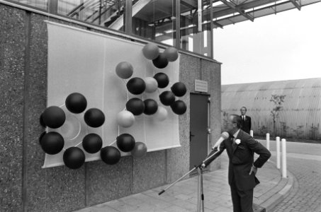 Prins Bernhard opent penicilline-fabriek Gist-Brocades in Delft, Bestanddeelnr 926-6970