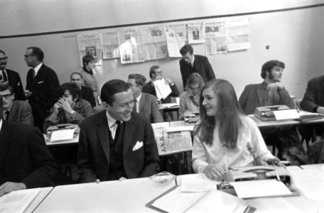 Prins Claus bezoekt School voor Journalistiek te Utrecht Prins Claus in de schoo, Bestanddeelnr 921-8476