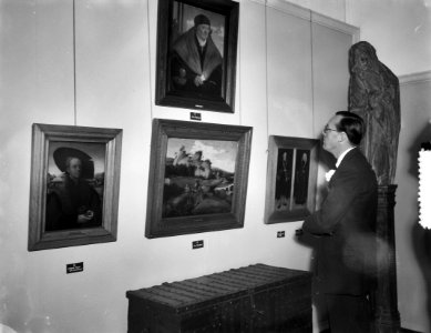 Prins Bernhard opent kunsttentoonstelling particulier bezit Almelo, Bestanddeelnr 906-0723