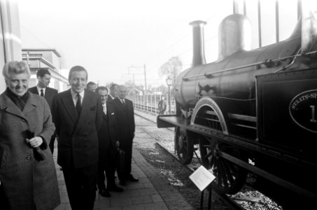 Prins Claus bezoekt Nederlandse Spoorwegen , onder andere het Spoorwegmuseum te , Bestanddeelnr 922-9902 photo