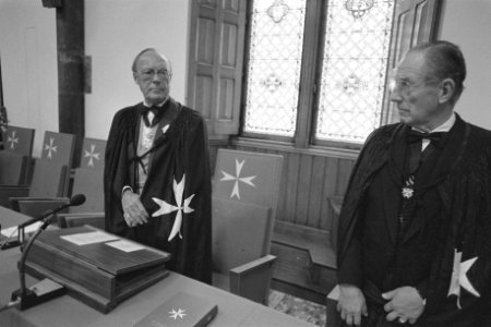 Prins Bernhard woont 85e Ridderdag van de Johanniter Orde bij in Ridderzaal, Bestanddeelnr 933-0023