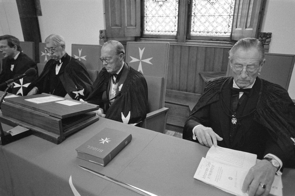 Prins Bernhard woont 85e Ridderdag van de Johanniter Orde bij in Ridderzaal, Bestanddeelnr 933-0024