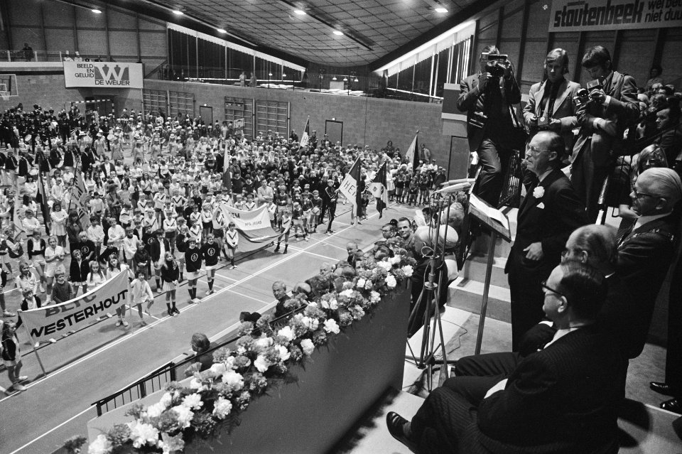 Prins Bernhard tijdens de opening, Bestanddeelnr 924-5964