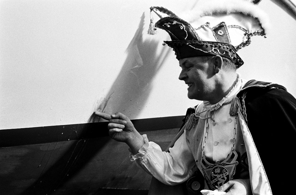 Prins Carnaval van Beneden Leeuwen op de Hiswa in de RAI te Amsterdam, Bestanddeelnr 914-9975