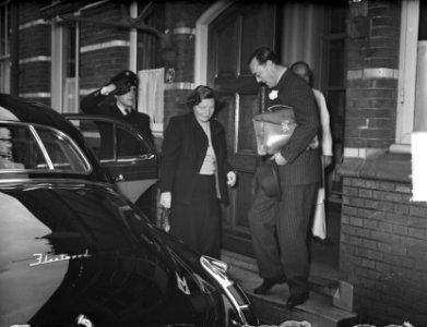 Prins Bernhard verlaat ziekenhuis te Utrecht, Bestanddeelnr 904-2509