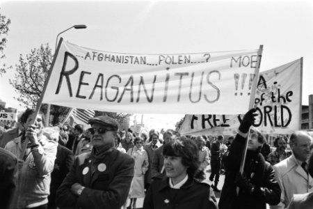 Pro-Amerikademonstratie in Den Haag door de OSL Stichtingen georganiseerd. De d…, Bestanddeelnr 932-1216