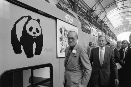 Prins Bernhard vernoemt op Station Hollands Spoor in Den Haag eerste NS-dubbelde, Bestanddeelnr 933-7859