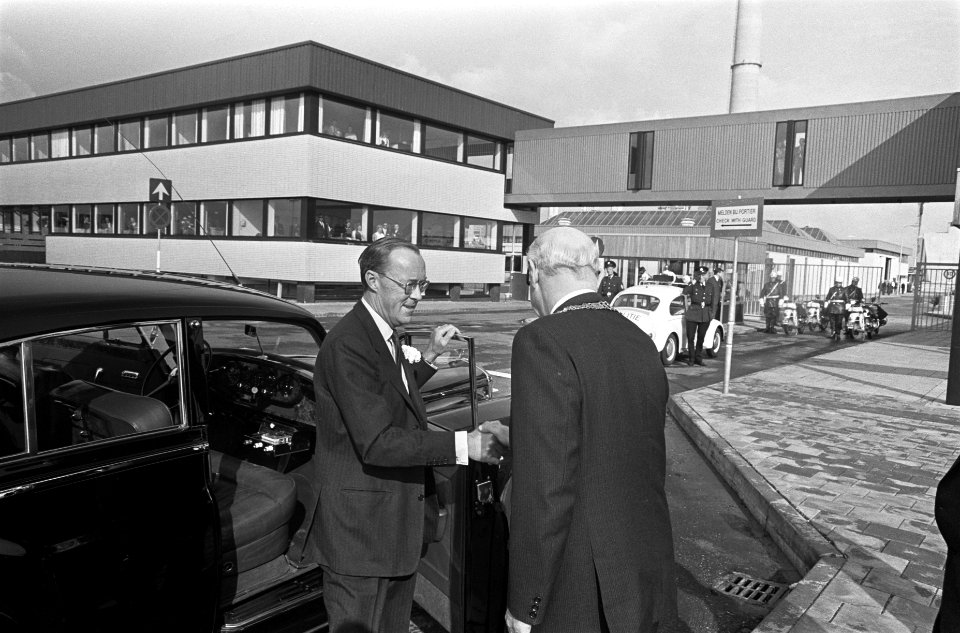 Prins Bernhard wordt ontvangen bij zijn aankomst, Bestanddeelnr 921-7087
