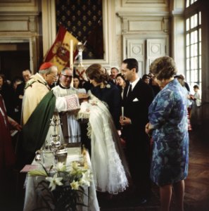 Prins Carlos Jr. Bernardo wordt gedoopt in kerk te Lignieres, Frankrijk, door Ka, Bestanddeelnr 254-8614