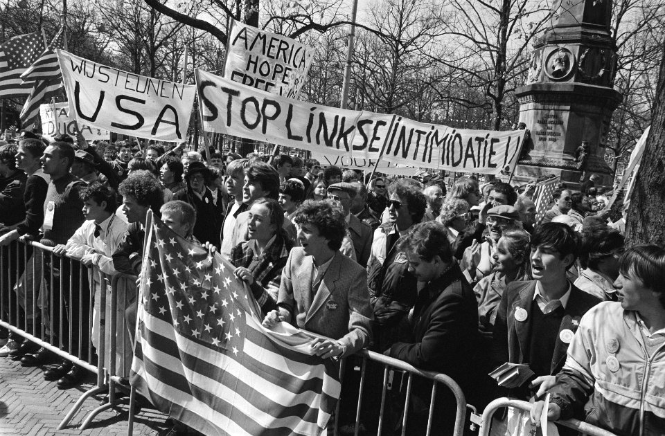 Pro-Amerikademonstratie in Den Haag door de OSL Stichtingen georganiseerd bij Am, Bestanddeelnr 932-1211
