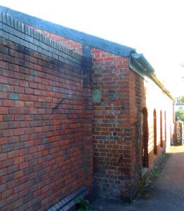 Probable former Congregational Chapel, behind East Street, Farnham (May 2015)