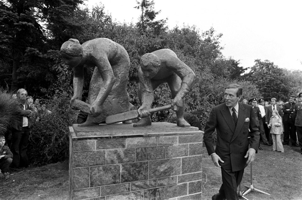 Prins Claus brengt bezoek aan Hoogeveen t.g.v. 350 jarig bestaan. Prins Claus on, Bestanddeelnr 928-1469