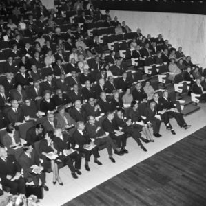 Prins Bernhard tussen de aanwezigen, Bestanddeelnr 919-6477