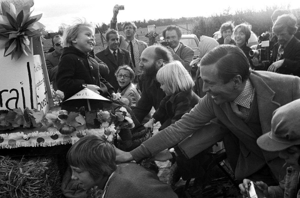 Prins Claus, Johan Friso en Willem Alexander met een bakfiets, Bestanddeelnr 926-8325
