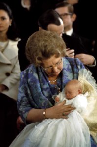 Prins Carlos Jr. Bernardo wordt gedoopt in kerk te Lignieres, Frankrijk, door Ka, Bestanddeelnr 254-8591