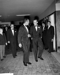 Prins Bernhard woont galavoorstelling van de film The Guns of Navarone bij. Pr, Bestanddeelnr 913-0163