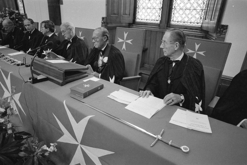 Prins Bernhard woont 85e Ridderdag van de Johanniter Orde bij in Ridderzaal, Bestanddeelnr 933-0025