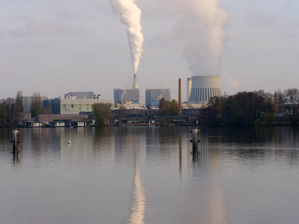 Produktionsbauten der Gewehrfabrik from other side of the Havel 01