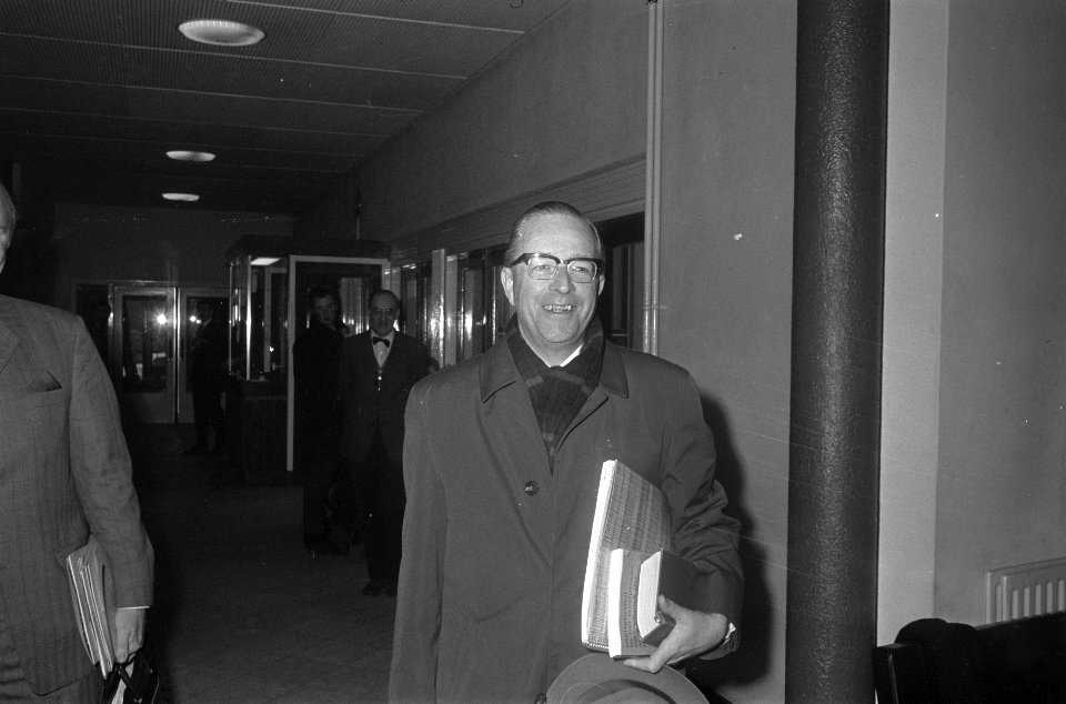 Proces tegen Hans van Z. (verdacht van 4 moorden ) in Utrecht begonnen mr. D. va, Bestanddeelnr 922-0923