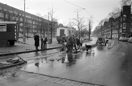 Proef met vrije trambaan d.m.v. zand van 60 cm breed op Churchilllaan, Amsterdam, Bestanddeelnr 924-2119
