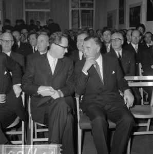 Prins Bertil van Zweden opent de Kamer van Koophandel Den Haag , Prins Bertil (r, Bestanddeelnr 915-9785