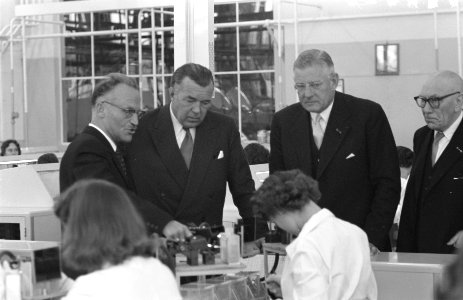 Prins Bertil van Zweden bezoekt Philips, Eindhoven, Bestanddeelnr 910-7283
