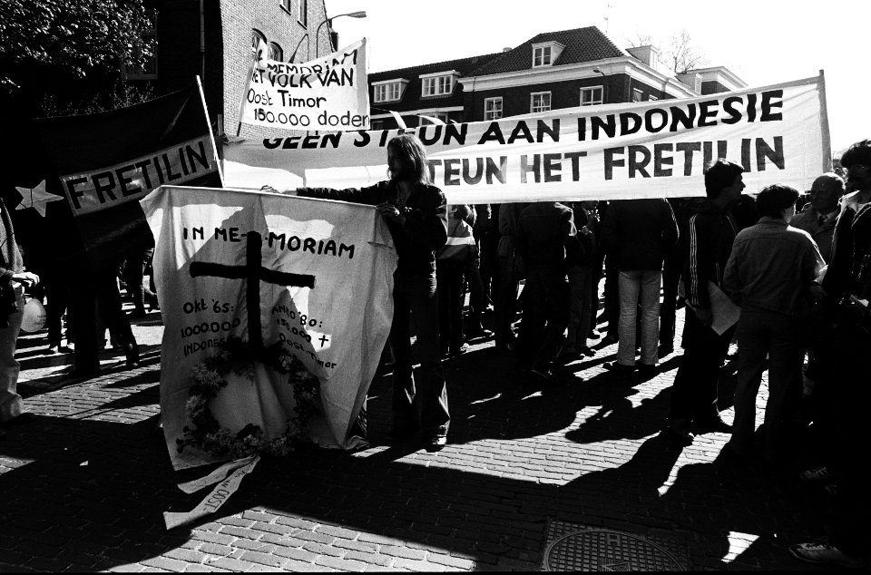 Pro Fetilin groep demonstreert tegen steun aan Indonesie in Wageningen, Bestanddeelnr 930-8155