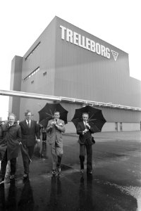 Prins Claus bij opening Trelleborg in Hoogezond (Groningen) Prins Claus voor de, Bestanddeelnr 927-6059