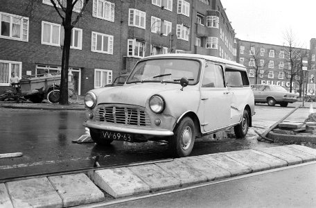 Proef met vrije trambaan d.m.v. zand van 60 cm breed op Churchilllaan, Amsterdam, Bestanddeelnr 924-2117