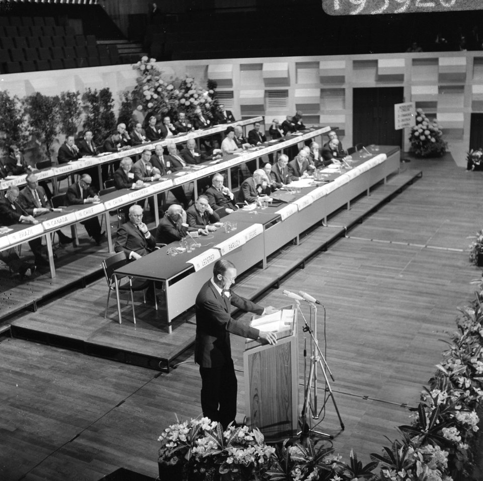 Prins Bernhard tijdens de openingsrede, Bestanddeelnr 919-5920
