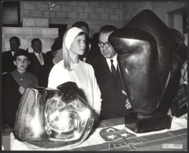 Prinses Marie Astrid van Luxemburg opent de Benelux-tentoonstelling. Bij de twee, Bestanddeelnr 111-0997