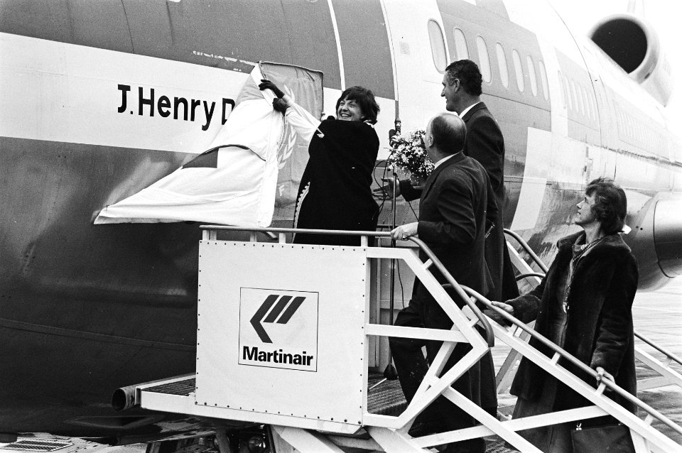 Prinses Margriet tijdens de naamsonthulling de DC-10 wordt ingezet voor het vra, Bestanddeelnr 930-5551