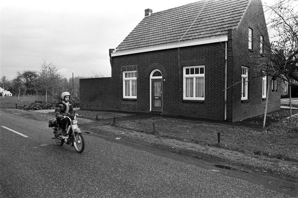 Proces tegen oorlogsmisdadiger Loyen in Roermond begonnen het huisje waarin Loye, Bestanddeelnr 928-9020