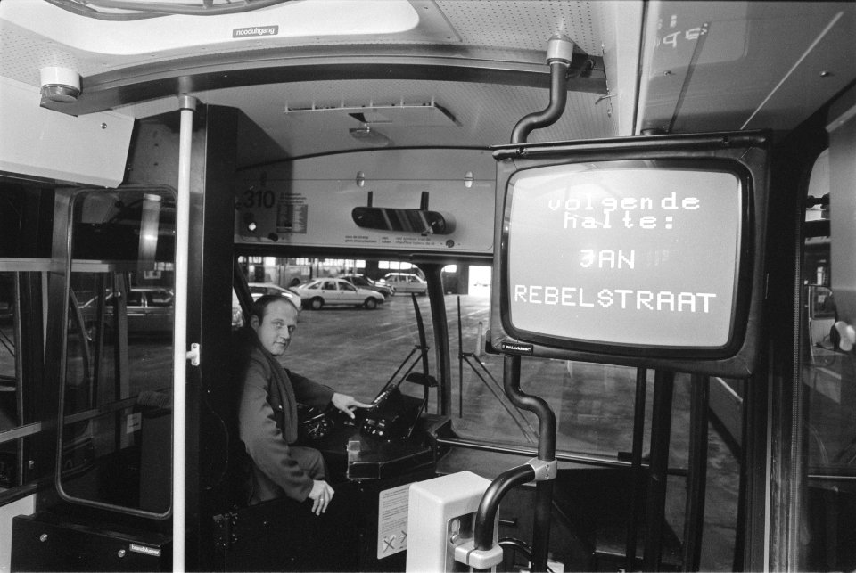 Proef met monitoren in GVB-bussen te Amsterdam, Bestanddeelnr 932-9152