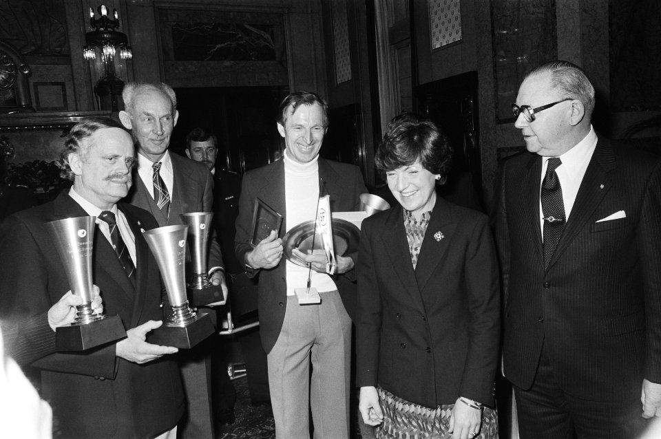 Prinses Margriet tijdens de prijsuitreiking aan de winnaars van de Seven Seas Fo, Bestanddeelnr 931-2797
