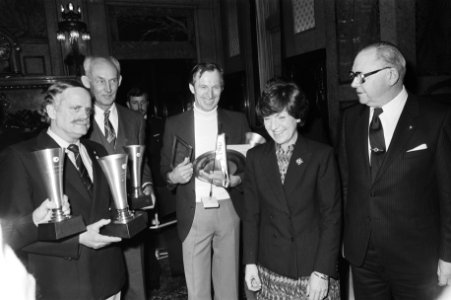 Prinses Margriet tijdens de prijsuitreiking aan de winnaars van de Seven Seas Fo, Bestanddeelnr 931-2797