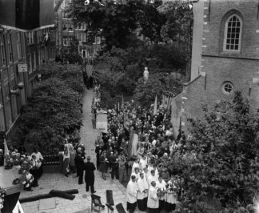 Processie op Begeijnenhof, Bestanddeelnr 902-2011