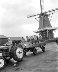 Prinses Margriet te Metslawier (Friesland), Prinses Margriet tijdens rondgang, Bestanddeelnr 917-8925