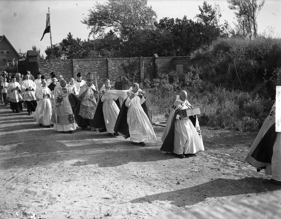 Processie Abdij te Egmond met Meyer Huibers, Bestanddeelnr 904-0202