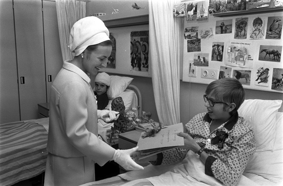 Prinses Margriet opent St. Hippolytus Ziekenhuis in Delft Prinses Margriet ontv, Bestanddeelnr 923-8517