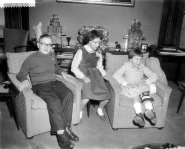Prinses Marijke (l 13-jarige Arie Groeneveld , rechts 11-jarige Mary Bakker) S, Bestanddeelnr 910-1632
