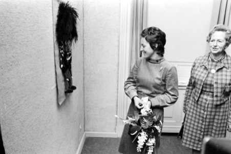 Prinses Margriet tijdens een rondgang over de tentoonstelling, Bestanddeelnr 924-4401