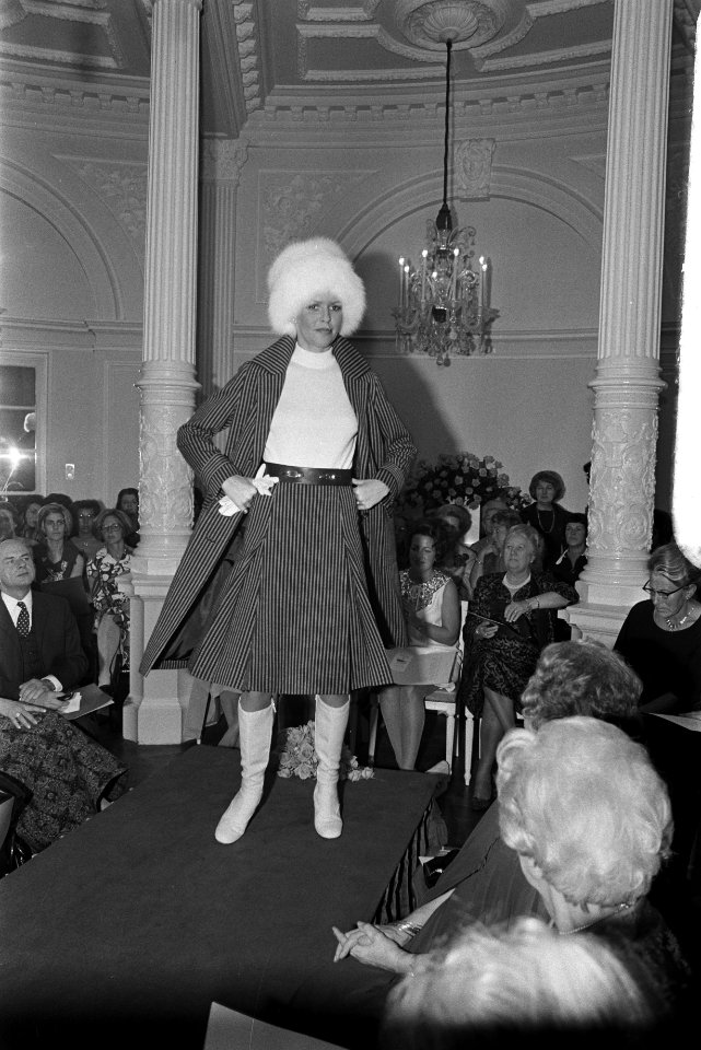 Prinses Margriet woont modeshow van Max Heymans bij Amsterdam, Bestanddeelnr 924-9722